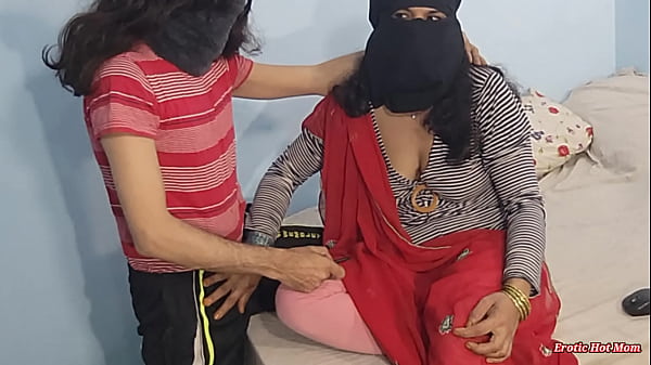 Moga Pacarmu Nggak Sepanas Ini, Ngentot Memek Desi India-nya Yang Sempit Sambil Dia Pake Hijab Muslim, Erangan Panasnya Yang Keras Dan Seksi Dalam Bahasa Hindi.