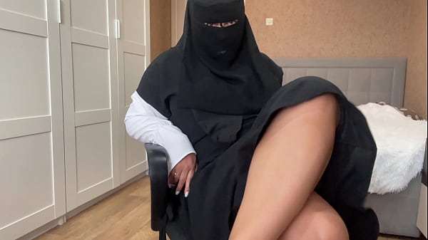 Cewek Arab Berhijab Colokin Memek Basah