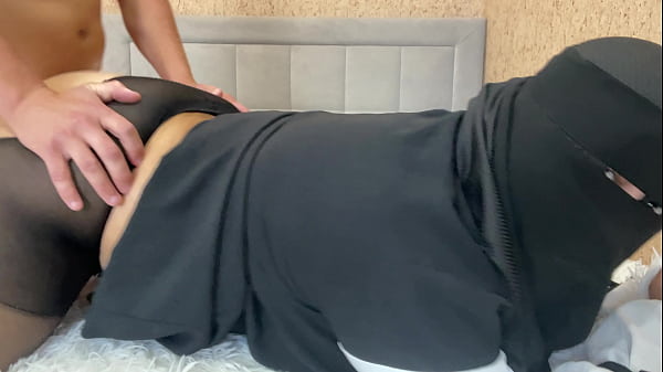 Milf Arab Nungging Di Atas Kontolku Dan Ku Crot Di Memek Ketatnya