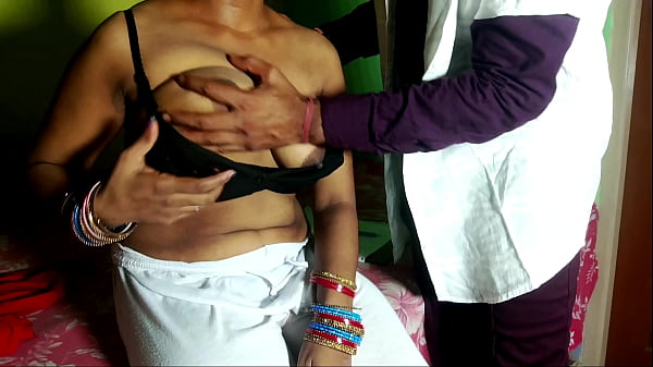 Dokter Menggila Di Celah Pasien Perawan Dengan Suara Hindi Yang Menggoda