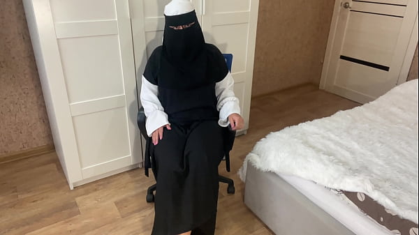 Tarian Arab Dan Memuaskan Diri Hingga Klimaks Dengan Vaginaku Yang Sempit