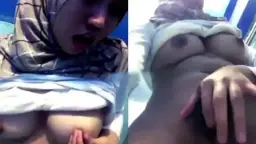 Gadis Hijab Cantik, Nafsu Liar Siap Digoda