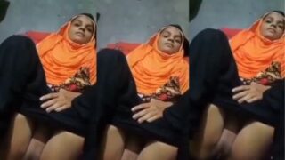 Ngentot Seru, Cewek Hijab Telanjang Nikmatin Kontol Kliennya Di Pakistan.