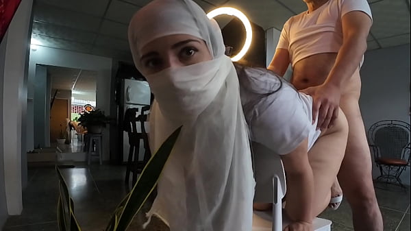 Ibu-ibu Berjilbab Minta Disemprot Di Lubang Belakang Setelah Digenjot Keras – Main Seragam