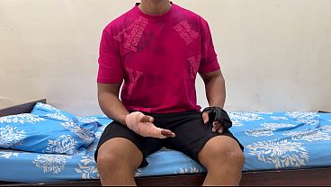 Ibu Tiri Bantu Anak Tiri Yang Luka Mandi, Lalu Goda Dia. Akhirnya Berujung Ngen*totin Kontolnya, Sebelum Digenjot Keras.