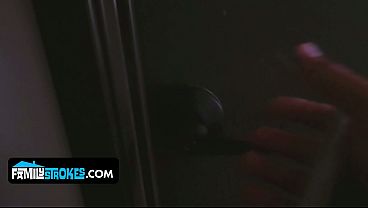 Goyangin Tubuh Montok Layla London Biar Stepbro Ngegas Nembusin Lubang Mepetnya