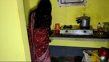 Devar Ngeliat Bhabhi Di Dapur Sendirian, Langsung Ngegas Gebukin Memeknya.
