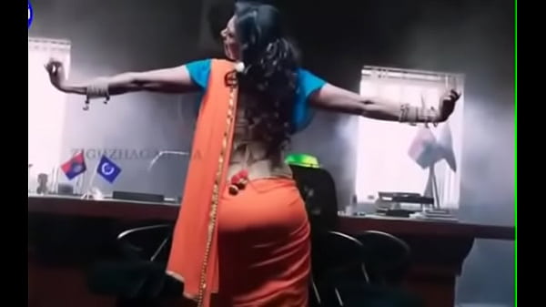 Desi Pantat Montok Dibalut Saree Bikin Ngaceng.