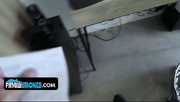 Gadis Latin Muda Bikin Bapak Tiri Kalap Lihat Tubuh Mulusnya Yang Bikin Nafsu.