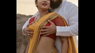 Desi Bhabhi Saree, Susu Ditekan, Asmara Panas