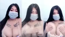 Yessi Tanjung, Montok Banget, Remas-remas Tokek Gede Yang Bikin Makin Tegang.