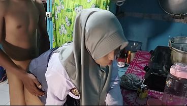 Ngentot Adik Ipar Sambil Meremas-remas Toketnya Yang Montok.