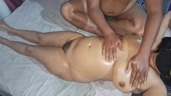 Ngentotin Bini Orang Pamer Memek Sambil Diurutin Hot Tanpa Busana