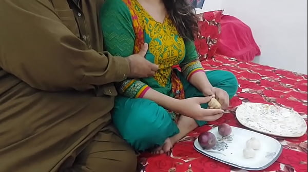 Bantuin Mami Tiri Iris Sayur, Habis Itu Ngentot Pantat Besarnya, Dia Selingkuh Dari Bapak Tiri, Audio Hindi Jelas