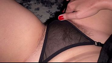 Tonton Ibu Nakal Ini Mainin Memek Berbulunya. Fpov