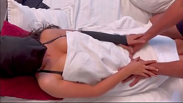 Desi Bhabhi Ketat Dibantai Kontol Keras Devar, Suara Desahan Bikin Crot Viral!