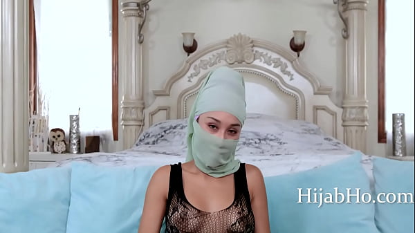 Ibu Tiri Berhijab Bikin Tenang – Cali Lee, Bikin Hati Gelisah