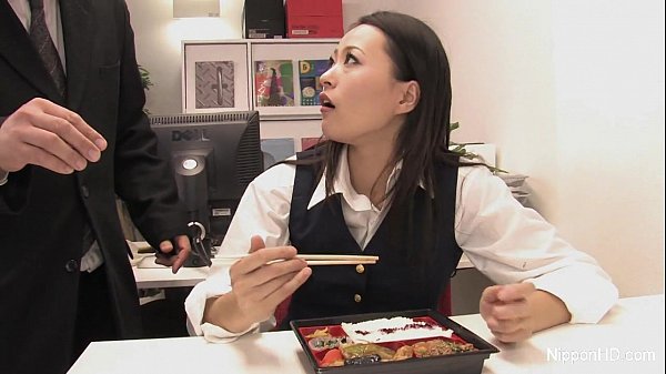 Cewek Kantor Jepang Nyedot Kontol Di Ruang Meeting