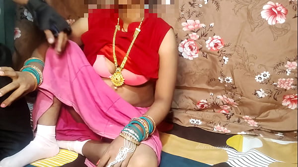 Baju Merah Ketat, Istri Desi Siap Digoyang Suami Di Ranjang