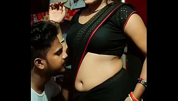 Desi Bhabhi Saree Navel Erotis, Bikin Ngilu Pengen Gigit