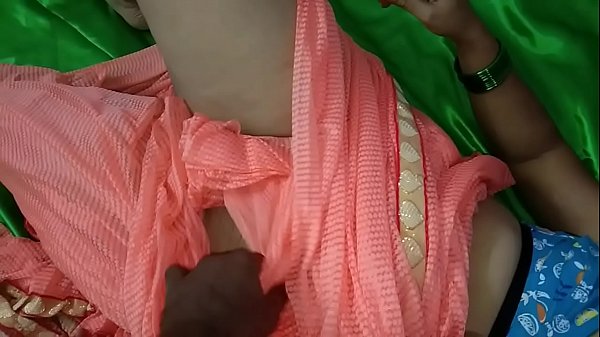 देसी सविता की चुदाई करते हुए, मजे ले रहा हूँ