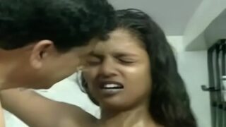 Hubungan Intim Di Kamar Mandi Dengan Anak Tiri Dalam Film Biru India
