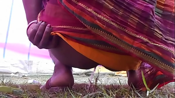 Desi Bulu Becek Ngocok Pipis