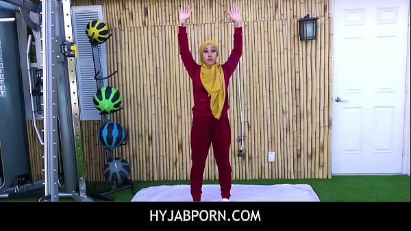 Buka Hijab, Trainer Fitnes Bercinta Panas Sama Klien Arab Eksotis