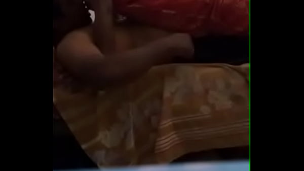 Desi Istri Di Atas, Nunggingin Suami Sambil Mainin Batang Keras.
