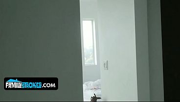 Gila, Si Kakak Tiri Pirang Montok Daisy Stone Dikocok Habis-habisan Sama Adik Tiri Yang Horny, Sampe Muncrat Semua.
