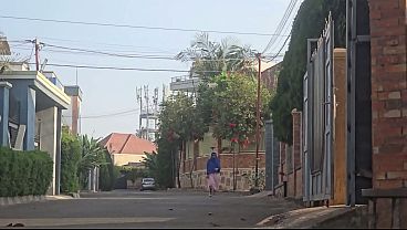 Mom Arab Basah Bikin Diri Sendiri Di Luar Rumah Dekat Jalanan