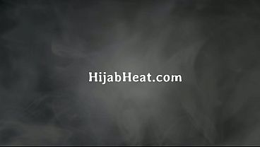 Gadis Arab Muslim Yang Sok Suci Malah Digilir Habis-habisan Di Kantor.