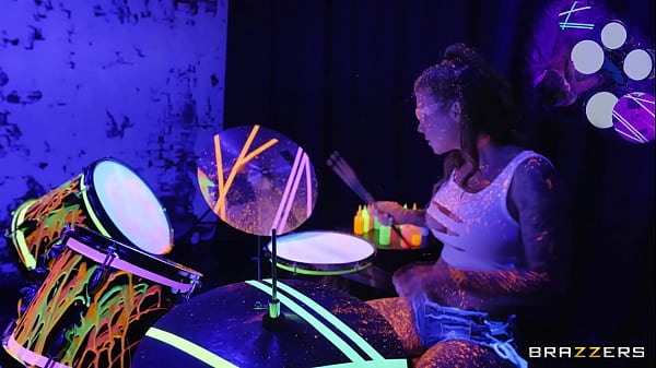 Tonton Trailer Panas Bang Drummer Dari Brazzers, Coli Sampai Habis!