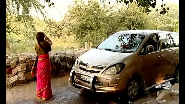 Nenek Desa India Basah Kuyup Cuci Mobil, Adegan Liar Bikin Panas, Jangan Sampai Kelewatan!