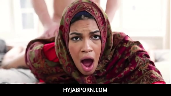 Maya Farrell, Cewek Arab Berhijab Dengan Pantat Gede, Dijodohin Buat Nikah.