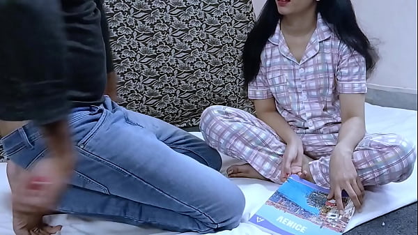 Mami Ki Ladki Ko Nangi Karke Choda, Ghar Mein Sabke Saamne Masti.